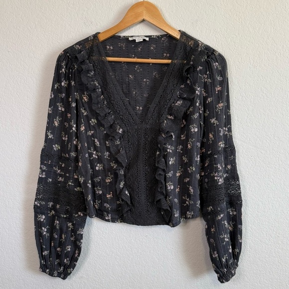American Eagle Gray Floral Eyelet V Neck Balloon Sleeve Lace Peasant Top Size SM - Picture 1 of 10